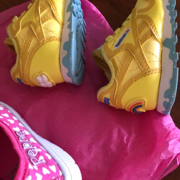 Two pairs adorable and small “Peppa The Pig” themed Shoes US 4 and US 5. - Picture 6 of 10